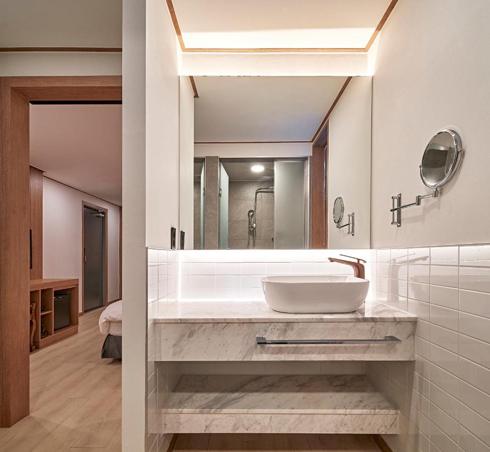 Monday Cracker Hongdae Hotel Сеул Екстериор снимка