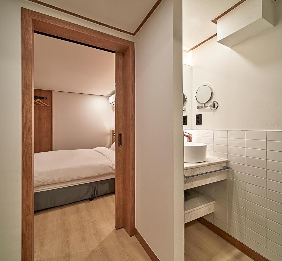 Monday Cracker Hongdae Hotel Сеул Екстериор снимка
