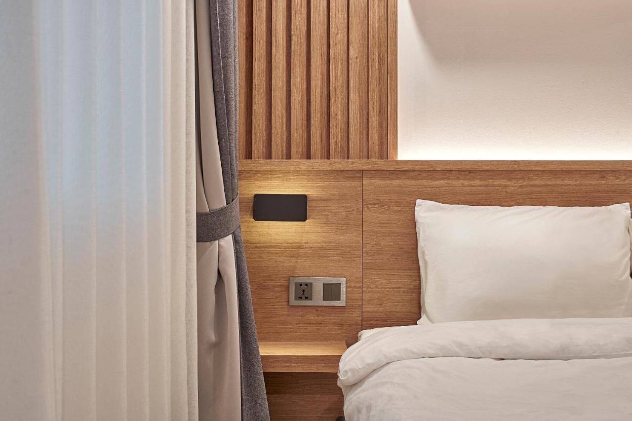 Monday Cracker Hongdae Hotel Сеул Екстериор снимка